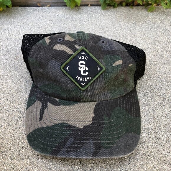Vintage CAPTIVATING USC Trojans SC Trucker Hat Mens Camo Adjustable Snapback Cap - Picture 1 of 5